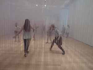 Einmal durch Jesus Raphael Sotos Kunst (1972) tanzen