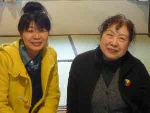 Meine Gastgeberin, die Galeristin Mishima Keiko (re) und die Künstlerin Kanako Uemura